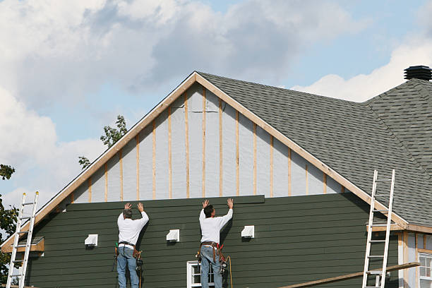 Professional Siding technician working in Greenville, IL